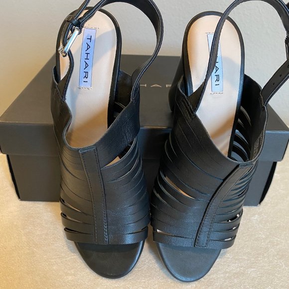 Tahari Makailyn Black Leather Chunky Heel Sandal - Size 6M - Excellent Condition - Picture 4 of 6